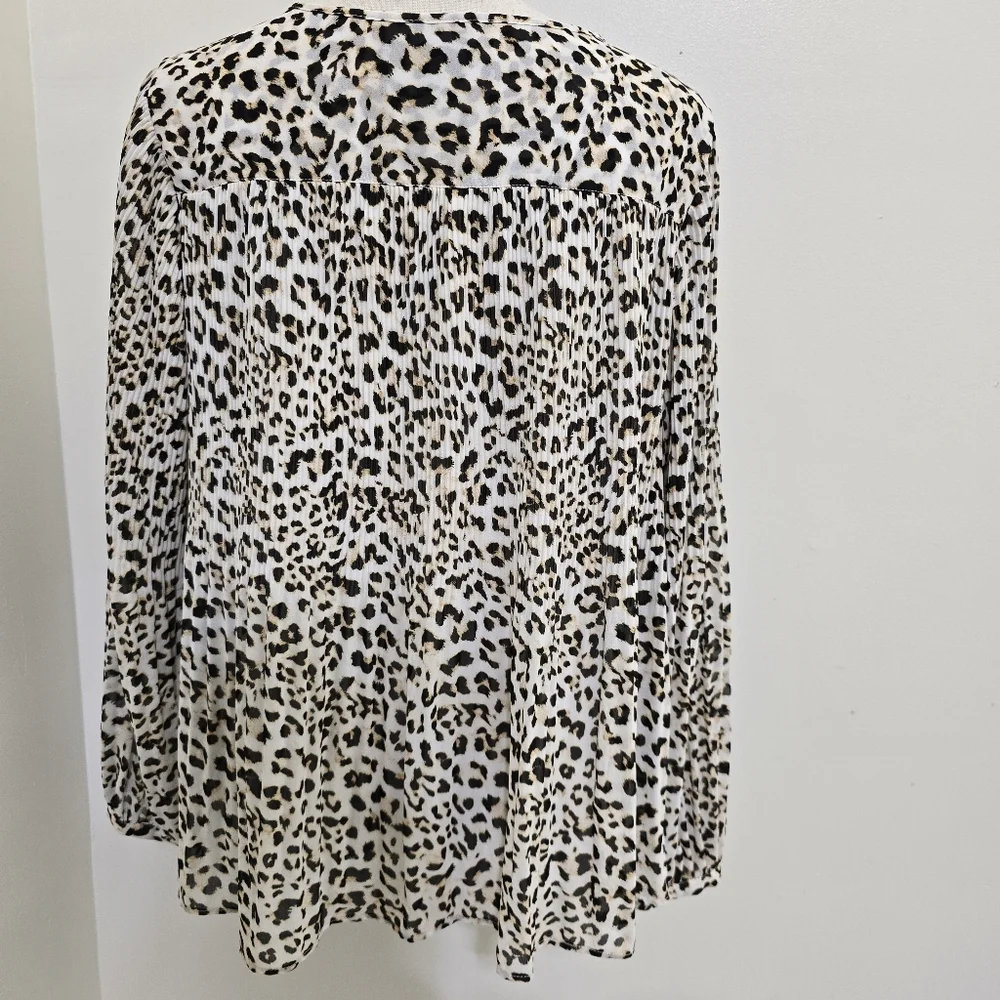 BANANA REPUBLIC size Large Long Sleeve Pleated Animal Print Button Lined‎ Blouse